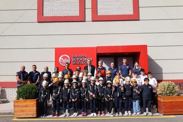 Sakarya Büyükşehir itfaiyesinden miniklere afet bilinci