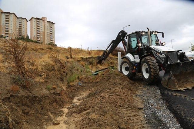 Edremit Belediyesi sağanak yağışlara Karşı 7/24 sahada