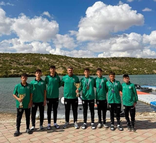 Büyükşehir sporcuları Eskişehir’de ikincilik kupasını kaldırdı