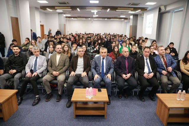 Bursa'da lise öğrencileri inovasyon ve yapay zeka eğitiminde buluştu