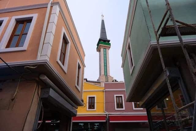 Şehir merkezi ve kültürel olaylar, basın ve medya haberleri için ideal görsel.