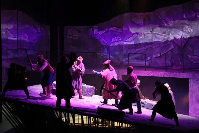 Kocaeli Büyükşehir Belediyesi'nin 'Sinan' Oyunu İstanbul'da Sanatseverlerden Yoğun İlgi Gördü