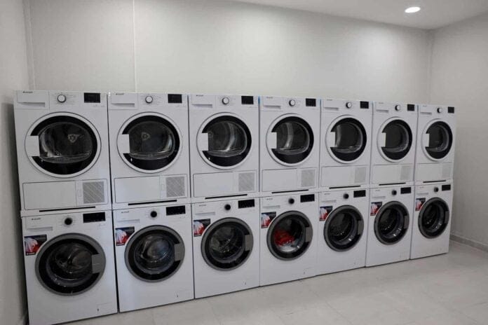 Öğrenci çamaşırhaneleri için modern ve güvenilir yıkama makineleri. Temizlik ve hijyen ön planda, uy.