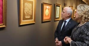 Bursa'da Ramazan'a Özel 'Kağıtta Açan Çiçekler' ve 'Karagöz Perdesinde Ramazan' Sergileri Açıldı