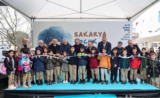 Sakarya'da çocukların katılımıyla edebiyat fuarının açılış töreni gerçekleşti.