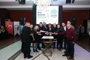 Nilüfer Belediyesi'nin halk dansları topluluğu çeyrek asırlık yolculuğunu kutladı