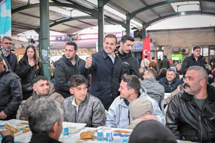 Başkan Ahmet Akın, Bigadiç'te Ramazan İftarında Hemşehrileriyle Buluştu