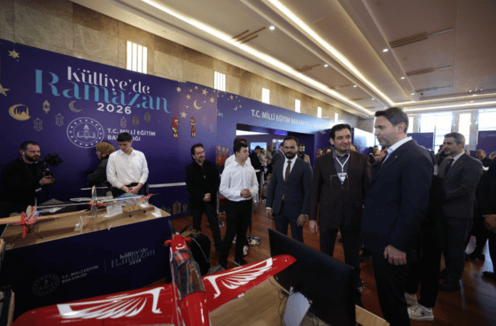 Bakan Bayraktar, Külliye’deki Ramazan Etkinliklerinde Enerji Sektöründeki Çalışmaları Anlattı