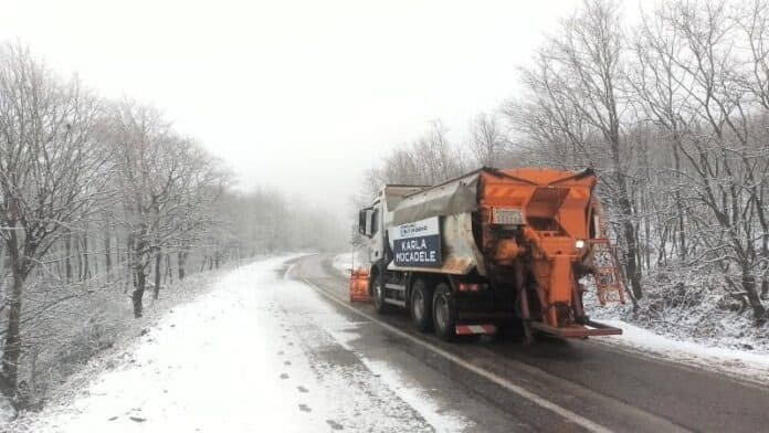 Kocaeli Büyükşehir, Karla Mücadelede 630 Personel ve 235 Araçla Görev Başında