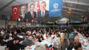 Kocaeli Büyükşehir Belediyesi'nin İzmit Ramazan Çadırı Vatandaşları Bir Araya Getiriyor