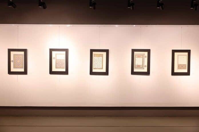 İslam’ın izlerini taşıyan sergi, Sakarya’da ziyaretçilere tarihi ve kültürel zenginlikleri sunuyor.