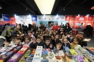 Çocuk Edebiyat Fuarı'nda çocuklar ve aileleri kitaplarla buluşuyor.