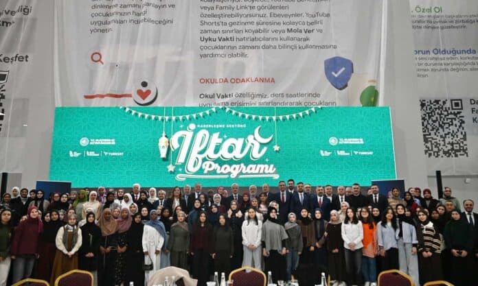 15 Yaşından Küçük Çocuklar Sosyal Paylaşım Sitelerinde Hesap Açamayacak