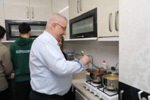 Başkan Mehmet Ertaş, Edremitli Üniversite Öğrencileriyle İftar Sofrasında Buluştu