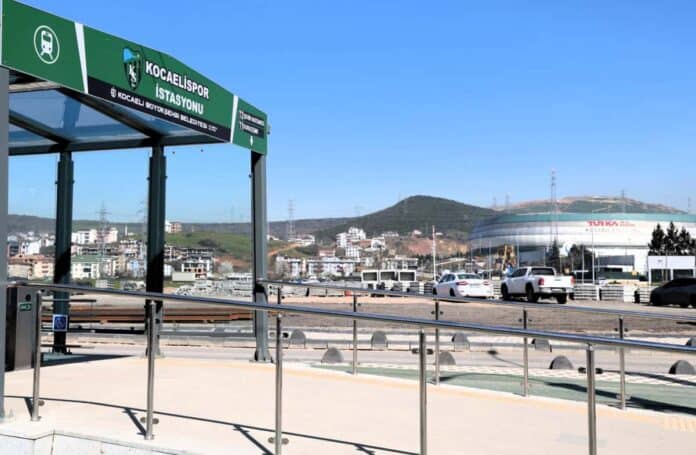 Akçaray Tramvay Hattı'nda Alikahya Yönündeki 6 Yeni Durağın Tabelaları Yerine Takıldı