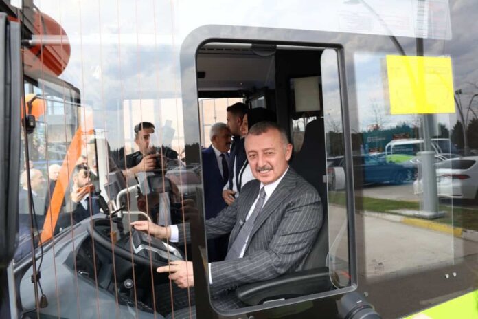 Kocaeli Büyükşehir, 55 Yeni Otobüsle Türkiye'nin En Genç Filosuna Sahip Oldu