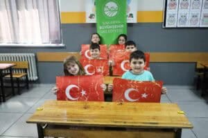 Sakarya Büyükşehir Belediyesi’nden Öğrencilerle İstiklal Marşı ve Ebru Sanatı Atölyesi