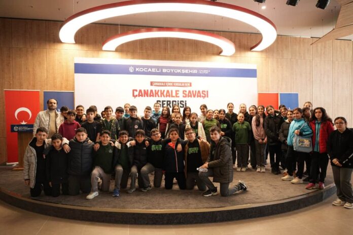 İzmit’te Açılan Çanakkale Sergisi, Tarihi ve Milli Ruhu Gençlerle Buluşturuyor