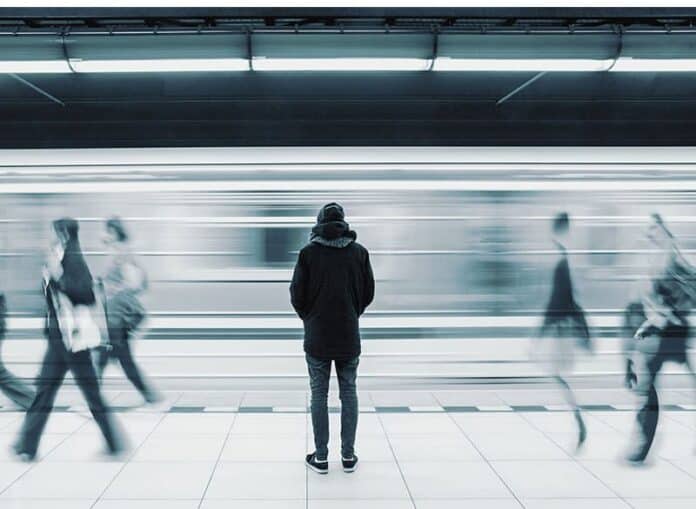 Dünya Genelinde Yalnızlık Krizi ve Eğitim Alanındaki Yansımaları Üzerine Bir Bakış