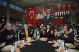 Edirne Belediyesi Bereket Sofrası İftarlarına Cumartesi Pazarında Devam Etti