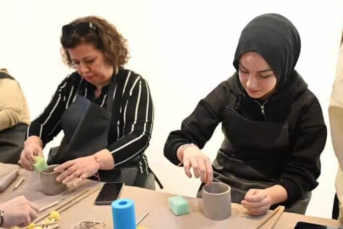 Bursa Büyükşehir Belediyesi'nden Ramazan Ayında Kadınlara Özel Seramik Atölyesi Etkinliği