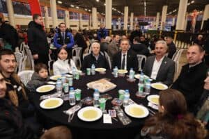 Bursa Büyükşehir Belediyesi Yıldırım'da İftar Sofrasında Vatandaşlarla Buluştu