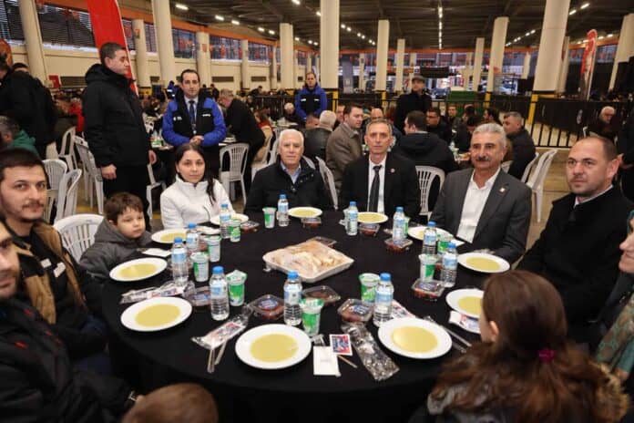 Bursa Büyükşehir Belediyesi Yıldırım'da İftar Sofrasında Vatandaşlarla Buluştu