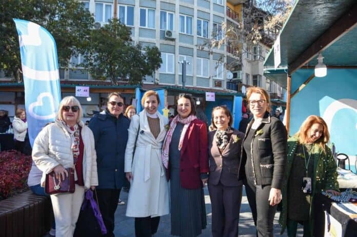 Balıkesir'de Kadın Emeği Çarşısı Cumhuriyet Meydanı'nda Açıldı