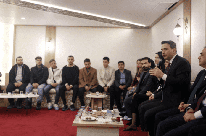 Bakan Bayraktar: Enerjide Dışa Bağımlılığın Azaltılması İçin Gençlerin Rolü Büyük