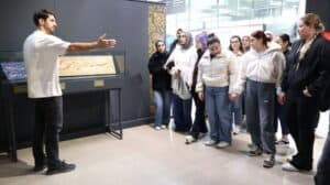 Beyaz Kalpler Öğrencileri Mukaddes Emanetler Sergisi'nde Tarihi ve Manevi Değerlerle Buluştu