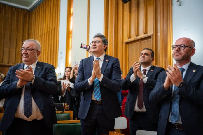 Edremit Heyeti, CHP Genel Başkanı Özgür Özel ve TBMM'de Temaslarda Bulundu