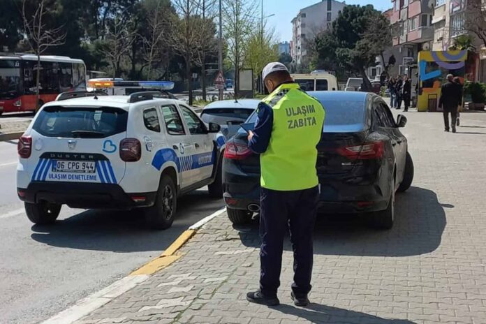 Balıkesir Büyükşehir Belediyesi'nden Kaldırım ve Duraklara Usulsüz Park Denetimi