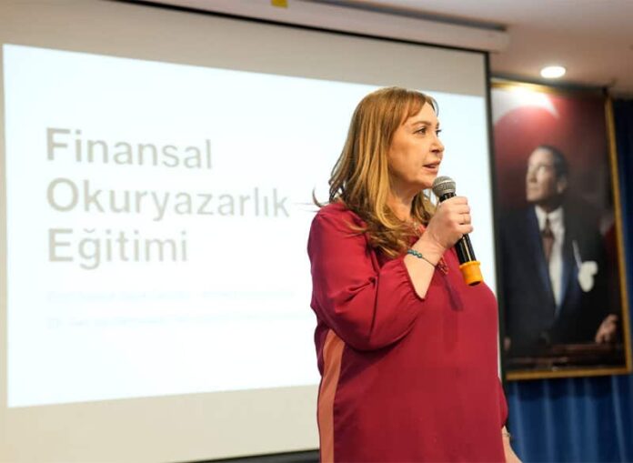 Gençler Finansal Okuryazarlık Becerilerini Kazanmada Gecikiyor