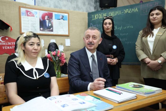 KO-MEK’in 2025–2026 Yıl Sonu Sergilerinin İlki Kartepe’de Açıldı