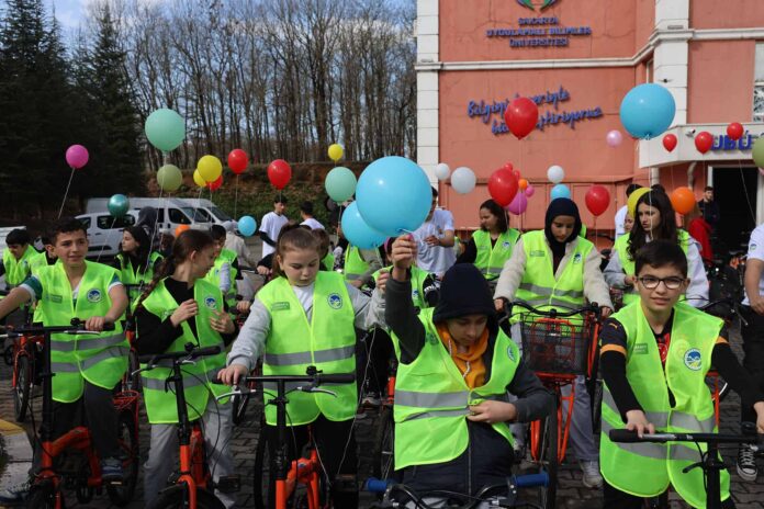 Sakarya'da Otizm Farkındalığı İçin Spor Şenliği ve Dayanışma Mesajı Verildi