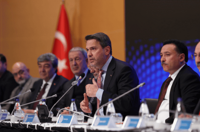 Bakan Bayraktar: Türkiye’nin Enerji Politikası Elektrikleşme ve Yenilenebilir Kaynaklara Odaklanıyor